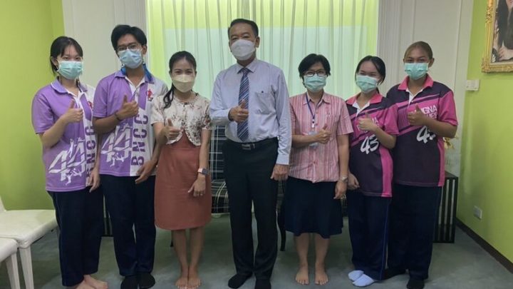 แสดงความยินดีกับนักเรียนที่สอบผ่านการวัดระดับความรู้ภาษาจีนรับทุนการศึกษาอาชีวศึกษาระดับประกาศนีบัตรวิชาชีพชั้นสูง (ปวส.)