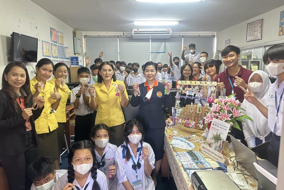 วิทยาลัยพณิชยการบางนาร่วมกับโรงเรียนสรรพาวุธวิทยา ดำเนินการโครงการบูรณาการการพัฒนาทักษะทางวิชาชีพกับการเสริมสร้างคุณลักษณะอันพึงประสงค์ของผู้เรียนอาชีวศึกษา (Fix it – จิตอาสา) วิทยาลัยพณิชยการบางนาร่วมกับโรงเรียนสรรพาวุธวิทยา ดำเนินการโครงการบูรณาการการพัฒนาทักษะทางวิชาชีพกับการเสริมสร้างคุณลักษณะอันพึงประสงค์ของผู้เรียนอาชีวศึกษา (Fix it – จิตอาสา)