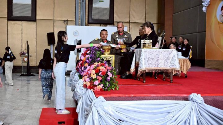 ชมรม TO BE NUMBER ONE วพณ.บางนา รับพระราชทานเกียรติบัตร TO BE NUMBER ONE CAMP รุ่นที่ 34 ทูลกระหม่อมหญิงอุบลรัตนราชกัญญา สิริวัฒนาพรรณวดี